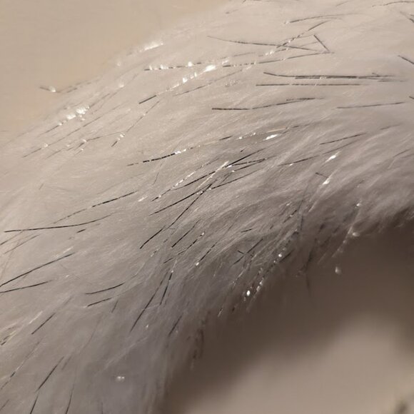 Faux WHITE FUR WREATH SILVER METALLIC ACCENTS - Picture 4 of 4